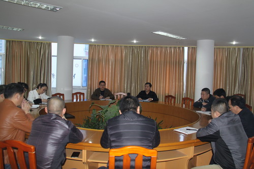 邹小珍：曾开锋为机一支部党员上党课 002[3].jpg