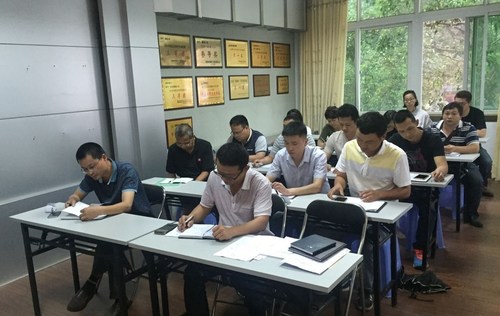 连益峰：龙岩民化工程爆破公司深入开展党风廉政案例警示教育 (1).jpg