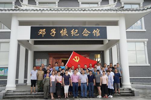 龙岩分公司七一期间开展“七个一”主题实践活动。图为党员参观邓子恢纪念馆1 叶莉摄.jpg