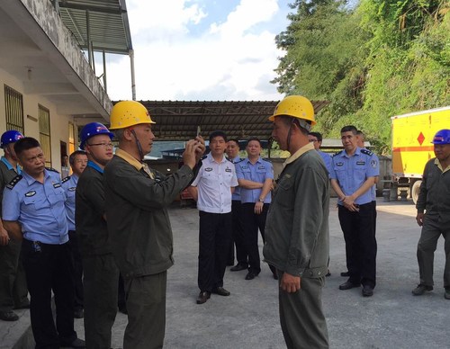 蓝胜辉--三明市领导陈育煌一行到富兴建设公司调研民爆物品闭环式可视化系统试运转情况2.jpg 蓝胜辉--三明市领导陈育煌一行到富兴建设公司调研民爆物品闭环式可视化系统试运转情况2.jpg