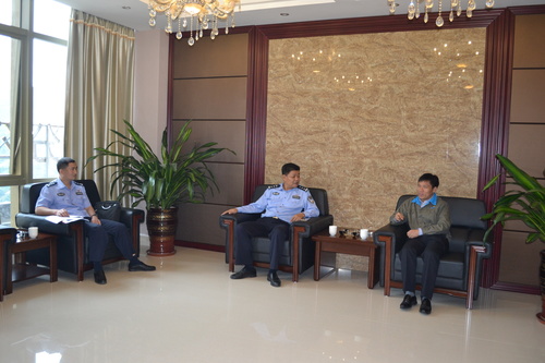 苏艳丽:龙岩市公安局治安支队副队长韩喜安带领治安支队内保大队罗发宝队长和江山镇派出所涂荣兴副所长一行五人到海峡科化龙岩分公司进行治安保卫工作监督检查.jpg 苏艳丽:龙岩市公安局治安支队副队长韩喜安带领治安支队内保大队罗发宝队长和江山镇派出所涂荣兴副所长一行五人到海峡科化龙岩分公司进行治安保卫工作监督检查.jpg