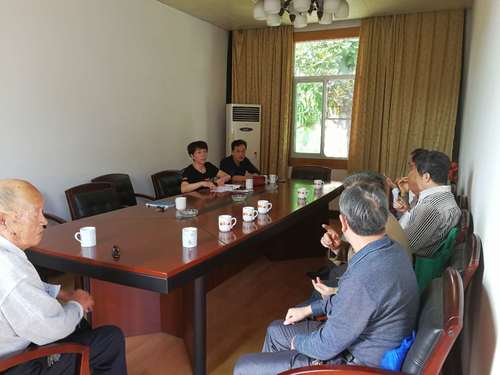 图文：郑若男  社区办召开老年基金理事会.jpg