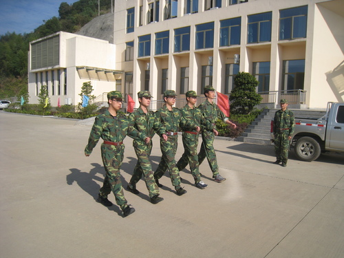 练清:兼职消防队员进行队列训练.jpg 练清:兼职消防队员进行队列训练.jpg