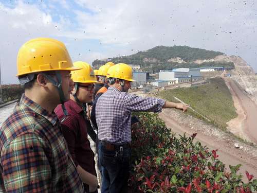 陈赫：金牛水泥矿山部部长叶小勇一行到富兴建设公司考察调研.jpg
