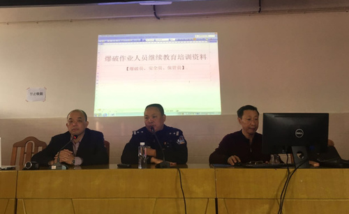 郑强:富兴建设公司举办《爆破作业人员许可证》继续教育培训班.jpg 郑强:富兴建设公司举办《爆破作业人员许可证》继续教育培训班.jpg