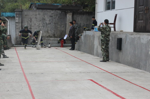 两人五盘65mm水带连接比赛现场.jpg 两人五盘65mm水带连接比赛现场.jpg