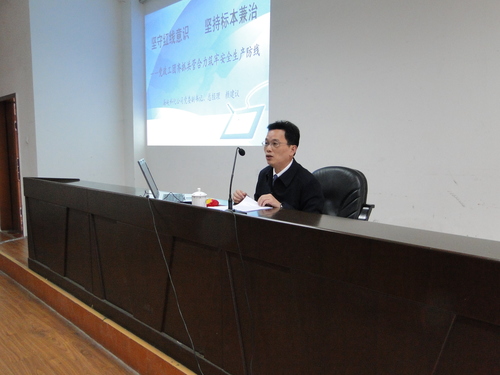 蔡美花:图为颜建议总经理给永安双华公司全体党员、机关干部等上党课.jpg 蔡美花:图为颜建议总经理给永安双华公司全体党员、机关干部等上党课.jpg