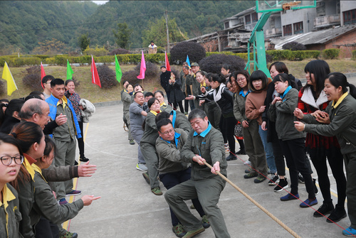 王建平:元旦拔河比赛1.jpg 王建平:元旦拔河比赛1.jpg