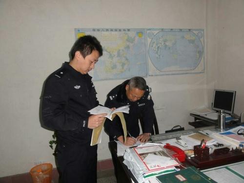 杨建安:市公安局治安大队对永安分公司进行枪爆安全检查.jpg 杨建安:市公安局治安大队对永安分公司进行枪爆安全检查.jpg