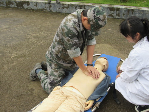 连珂莹:地震应急演练2.jpg 连珂莹:地震应急演练2.jpg