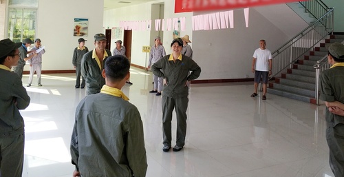 严少明:勇攀高峰.jpg 严少明:勇攀高峰.jpg