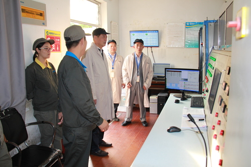 图为林心銮深入车间一线调研.jpg 图为林心銮深入车间一线调研.jpg