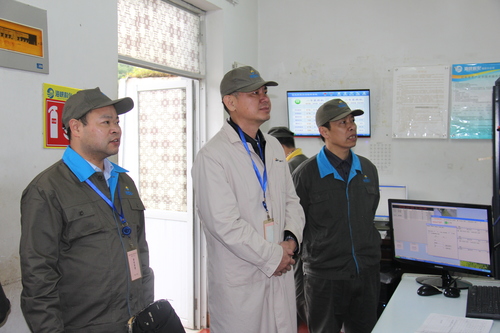 深入一线.jpg 深入一线.jpg