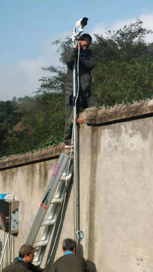 钟强光2:龙岩分公司“监控安装队”.jpg 钟强光2:龙岩分公司“监控安装队”.jpg