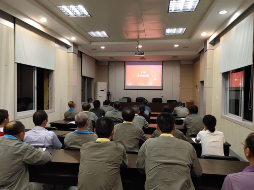 刘敏 观看党章视频图片2.jpg 刘敏 观看党章视频图片2.jpg