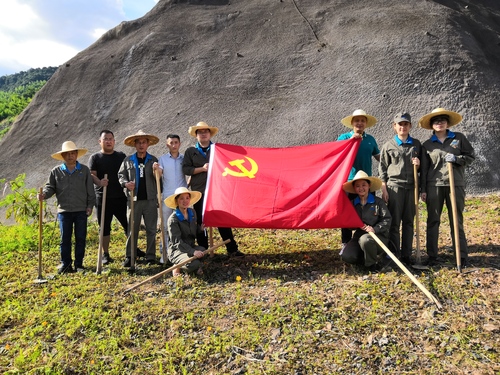 施英星:龙岩分公司机关一支部开展义务劳动.jpg 施英星:龙岩分公司机关一支部开展义务劳动.jpg