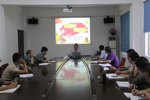 图为党课现场 (2).jpg 图为党课现场 (2).jpg