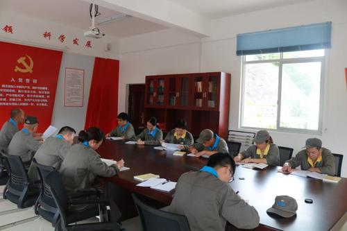 戚永胜：龙岩分公司乳化二车间支部开展“不忘初心 牢记使命”主题教育学习会.jpg