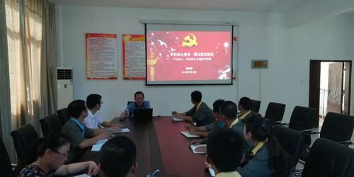 王俊钦：领导下基层上党课.jpg