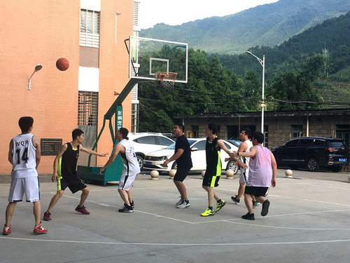 黄雪娇 举行篮球友谊赛_调整大小.jpg 黄雪娇 举行篮球友谊赛_调整大小.jpg