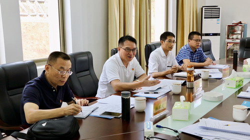 吴瑶:吴彩洪书记在会上作指点_调整大小.jpg 吴瑶:吴彩洪书记在会上作指点_调整大小.jpg