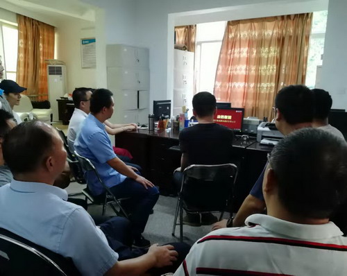 闽能销售公司观看交通安全视频图片  廖连青_调整大小.jpg