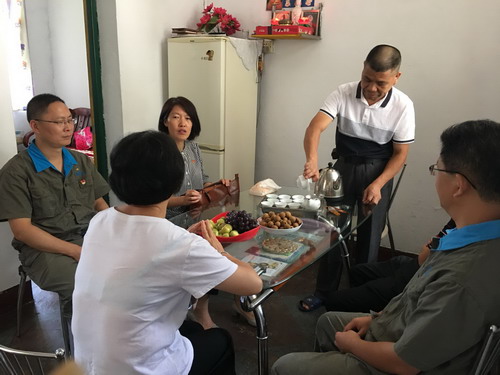 黄雪娇 海峡科化财务总监于钦华到永春分公司开展“一对一结对帮扶”慰问_调整大小.jpg