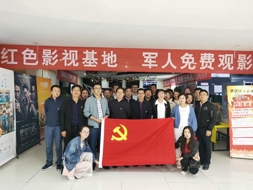 海西东诺公司观看《樵夫.廖俊波》_调整大小.jpg 海西东诺公司观看《樵夫.廖俊波》_调整大小.jpg