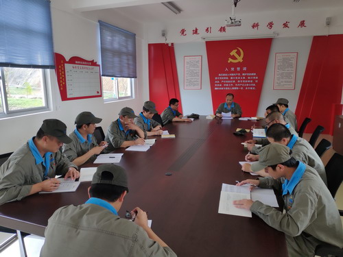 王颂康:机修车间支部_调整大小.jpg 王颂康:机修车间支部_调整大小.jpg