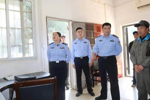 陈剑锋：龙岩市公安局治安支队副支队长陈忠阳等到龙岩分公司开展民用爆炸物品管理专项检查_调整大小.jpg