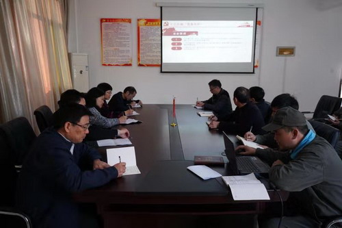 王俊钦:董飞龙参加支部活动_调整大小.jpg 王俊钦:董飞龙参加支部活动_调整大小.jpg