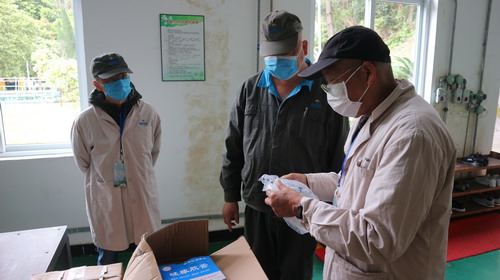 （采用）蓝文龙 海科永春 泉州市工信局领导和民爆行业专家到永春分公司开展安全隐患大排查2_调整大小.JPG