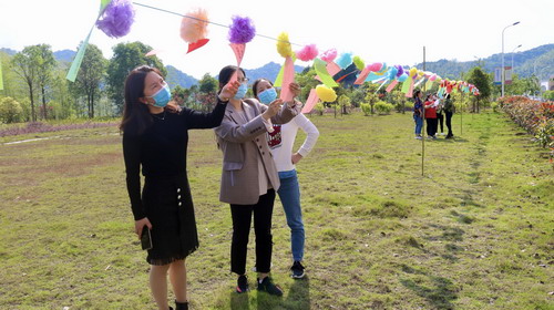 吴瑶:龙岩分公司开展“五一”劳动节竞猜灯谜活动_调整大小.jpg 吴瑶:龙岩分公司开展“五一”劳动节竞猜灯谜活动_调整大小.jpg