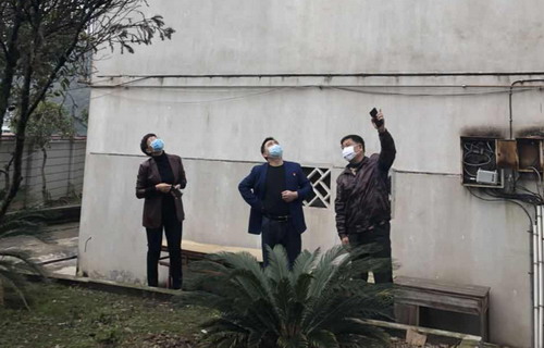 分公司党委书记、总经理、安委会主任龙生伙带队开展房屋隐患排查_调整大小.jpg