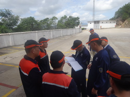 富兴建设-詹明�?省工信厅陈晓诚副处长一行到富兴建设上杭分公司开展民爆物品安全生产督查_调整大小.jpg