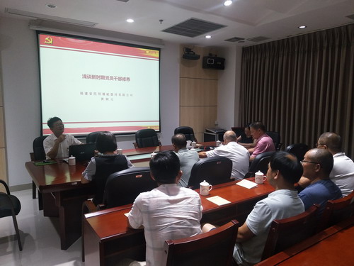 省民爆张耀�?黄朝元书记给德化物资公司全体员工上党课_调整大小.jpg 省民爆张耀�?黄朝元书记给德化物资公司全体员工上党课_调整大小.jpg