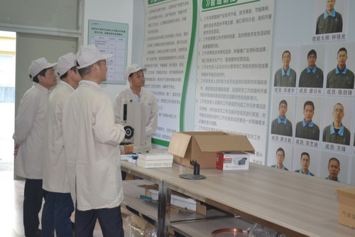 吴瑶:机电(控股)公司党委委员、副总经理吴大文一行参观党建品牌展示厅_调整大小.jpg 吴瑶:机电(控股)公司党委委员、副总经理吴大文一行参观党建品牌展示厅_调整大小.jpg