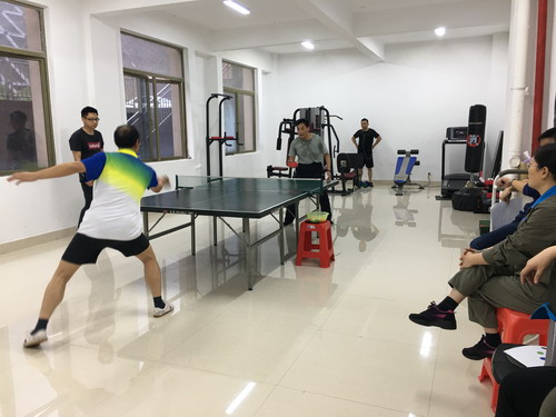 苏艳丽：龙岩分公司举行兵乓球�?_调整大小.jpg