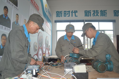 吴瑶：技术比武展风采 比学赶超干劲足_调整大小.JPG