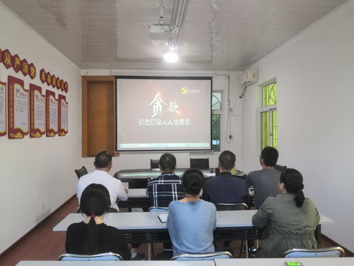 《贪欲——引他们误入人生歧途》廖连青_调整大小.jpg 《贪欲——引他们误入人生歧途》廖连青_调整大小.jpg