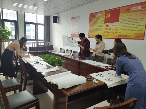 海科省民�?刘敏 省民爆公司工会开展“习言习语 学思践悟”献墨活�?_调整大小.jpg 海科省民�?刘敏 省民爆公司工会开展“习言习语 学思践悟”献墨活�?_调整大小.jpg