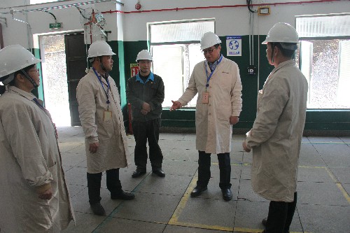 黄晓志:图为吴书记实地考察分公司技改现�?(1)~1.jpg 黄晓志:图为吴书记实地考察分公司技改现�?(1)~1.jpg