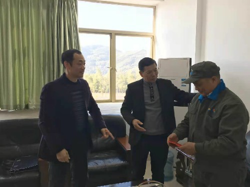 苏艳丽:海峡科化公司总法律顾问、副总经理吴开荣到龙岩分公司开展“一对一结对帮扶”慰问活�?~1.jpg 苏艳丽:海峡科化公司总法律顾问、副总经理吴开荣到龙岩分公司开展“一对一结对帮扶”慰问活�?~1.jpg