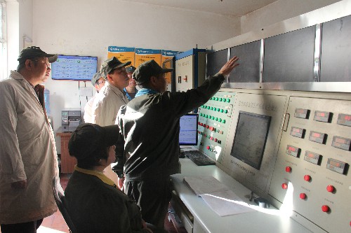 黄晓志:图为罗樟麟一行深入分公司生产一线进行实地考察 (2)~1.jpg 黄晓志:图为罗樟麟一行深入分公司生产一线进行实地考察 (2)~1.jpg