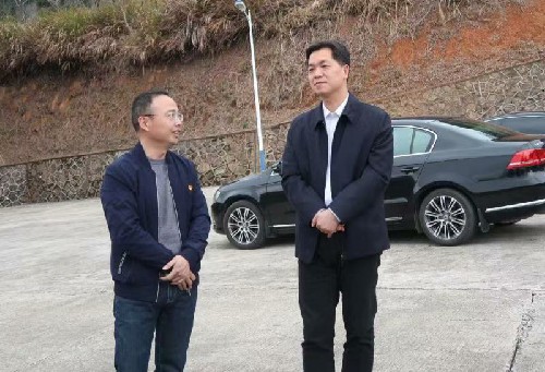 烽林庄忠旭：县委书记调研~1.jpg