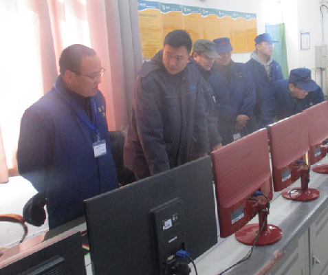 海西州工信局、德令哈市工信局联合检查组在东诺公司进行安全生产工作检查现场~1.png 海西州工信局、德令哈市工信局联合检查组在东诺公司进行安全生产工作检查现场~1.png