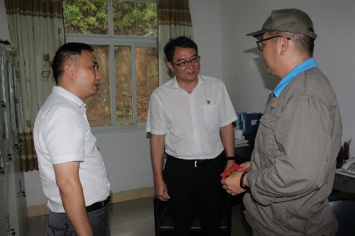 慰问困难党员 (2)~1.jpg