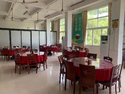 民化建设公司打造职工满意食堂~1.jpg 民化建设公司打造职工满意食堂~1.jpg