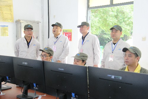 福安分公司胡廷淦：图�?0�?9日工信厅领导在生产线现场察看~1.jpg