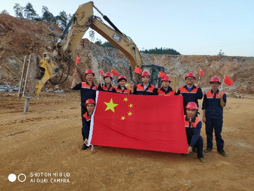 �?)在项目一线开展“不忘初心、牢记使命”主题教育~1.jpg �?)在项目一线开展“不忘初心、牢记使命”主题教育~1.jpg